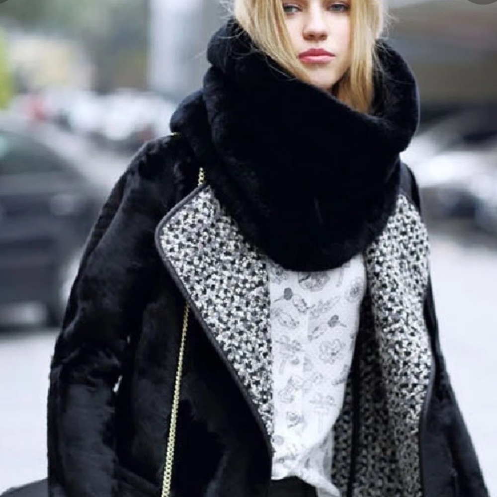 Forever21 Black faux fur Scarf🐾🖤